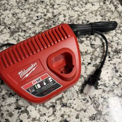 Milwaukee M12 Charger 