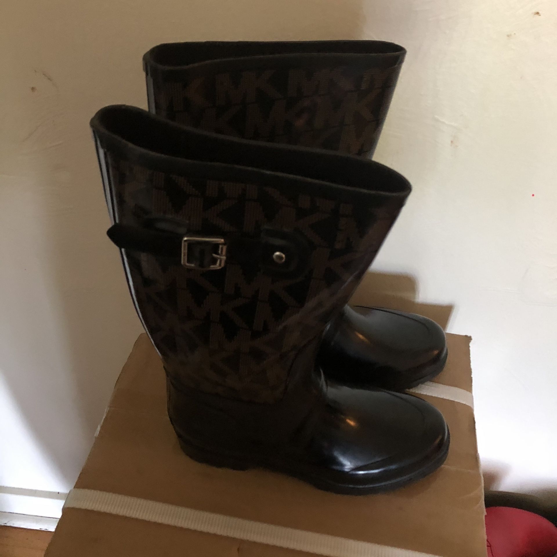 Michael Kors rain boots very nice good condition