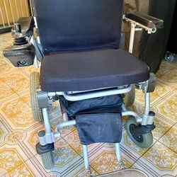 Electric wheelchair