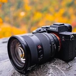 sony a7r v camera with/ 24-70 f/2.8 g master lens