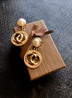 Billionaire spotted! Pearl Earrings