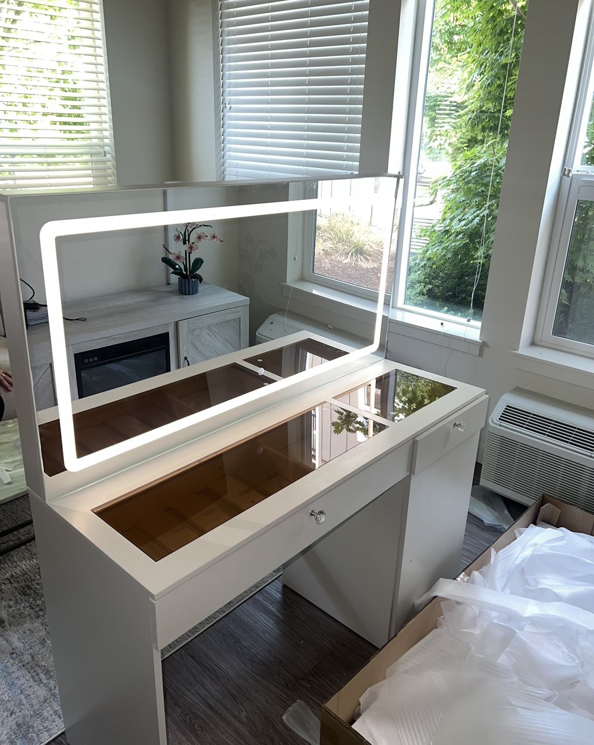 Beautiful White Vanity With Lights 