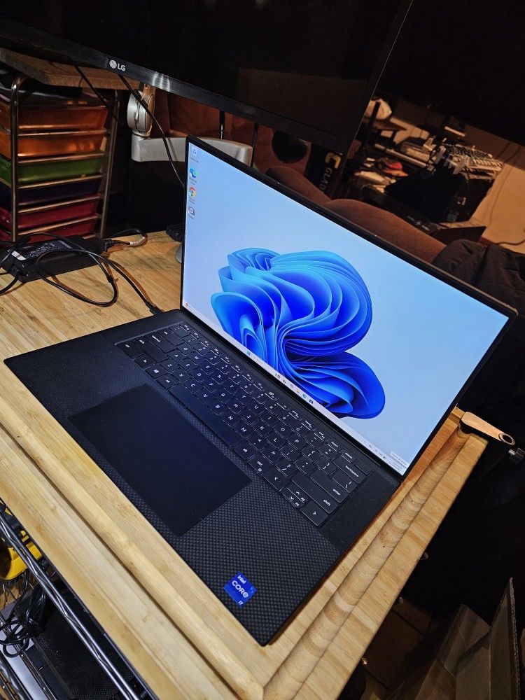 Dell XPS Gaming PC Intel i7-11800H-CPU 16GB Ram 1TB SSD GPU: NVIDIA RTX 3050