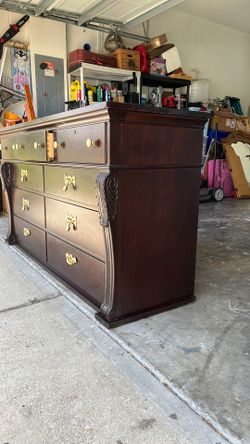 Dresser