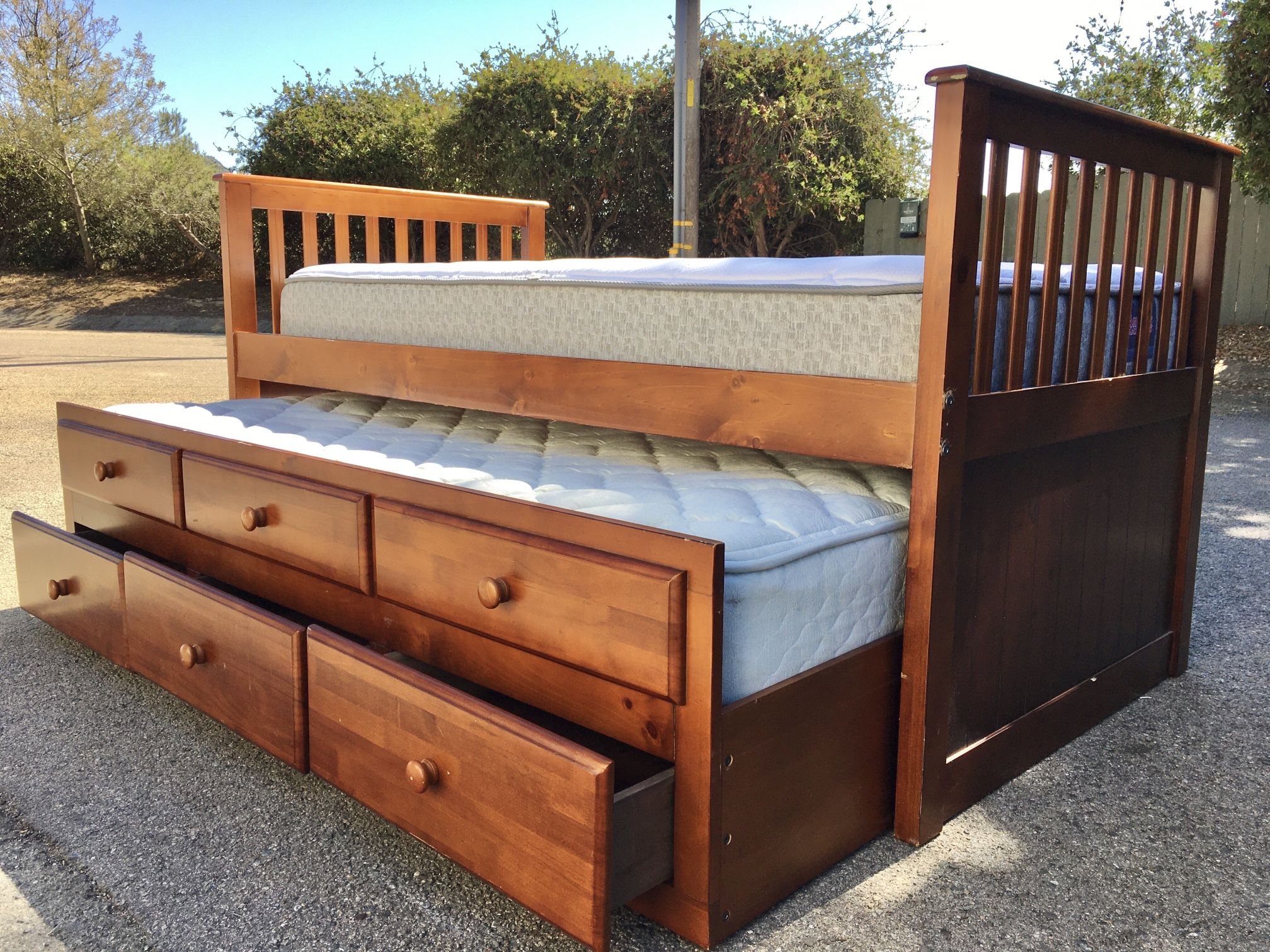 ***Twin Trundle Bed With Mattresses ***