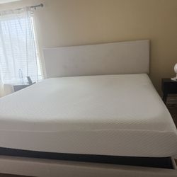 King Bed w/box Spring and mattress