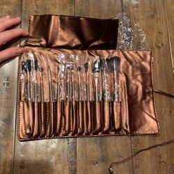 BRAND NEW Makeup Brushes And Wrap Holder