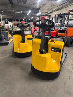 Electric Yale pallet jacks
