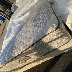 Queen Mattress Beautyrest Legend 