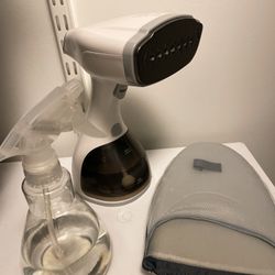 Almost NEW Steamer For Clothes + Hear Resistant Glove