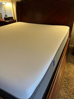 Casper Cooling Select CalKing mattress and box springs