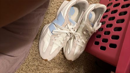New Balance Women Size 10