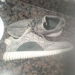 Yeezy Boost Turtle Dove 9.5 Size