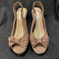 New! American Eagle Women’s Wedge Sandal Size 6.5