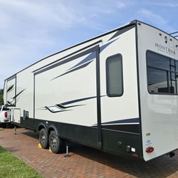 Towing,  Grua,  Gooseneck,  Fifth Wheel,  Equipment Transport Services. 