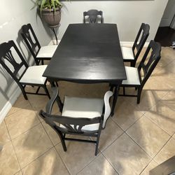 Dining Table / 6 Chairs 