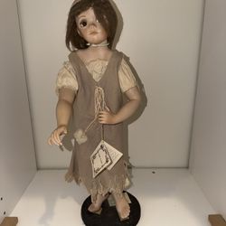 “Little Cosette” 1986 Porcelain Doll Les Miserables