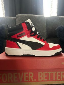 Men’s size 7 Puma’s