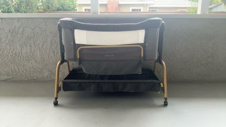 Grey baby bassinet