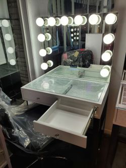 New High Quality Vanity & Mirror Set Special