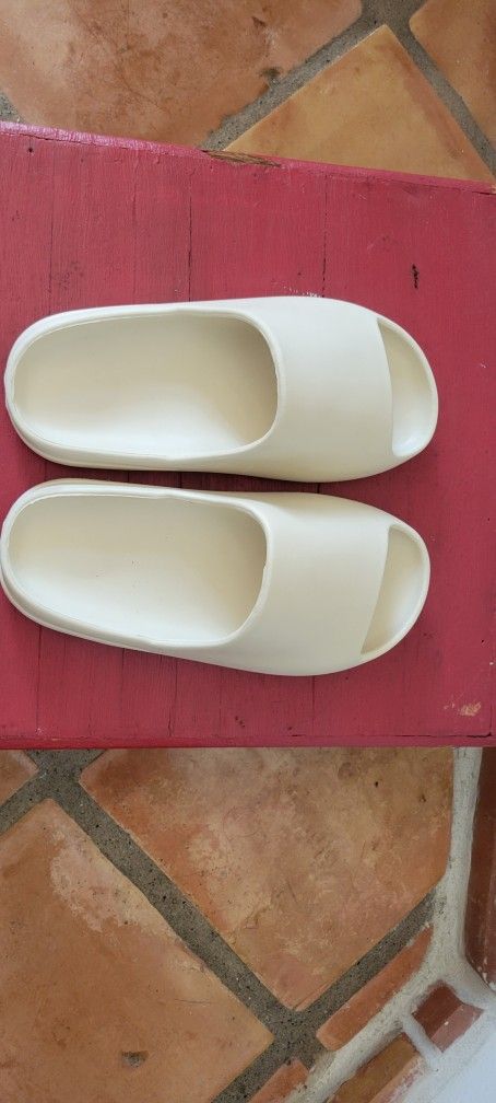 Women's Comfy Sandals Size 9