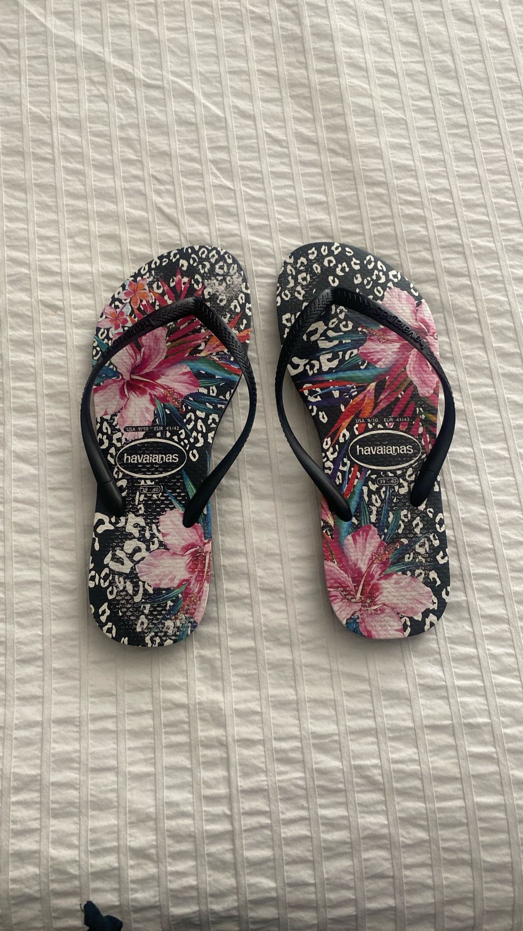 Women’s Havaianas Flip Flops Size 39
