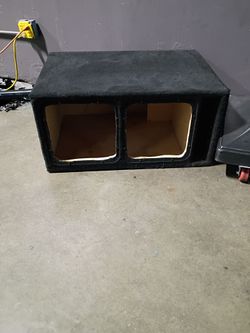 Groundshaker 2x12 inch solo baric single ported 30zh. Subwoofer box in good condition