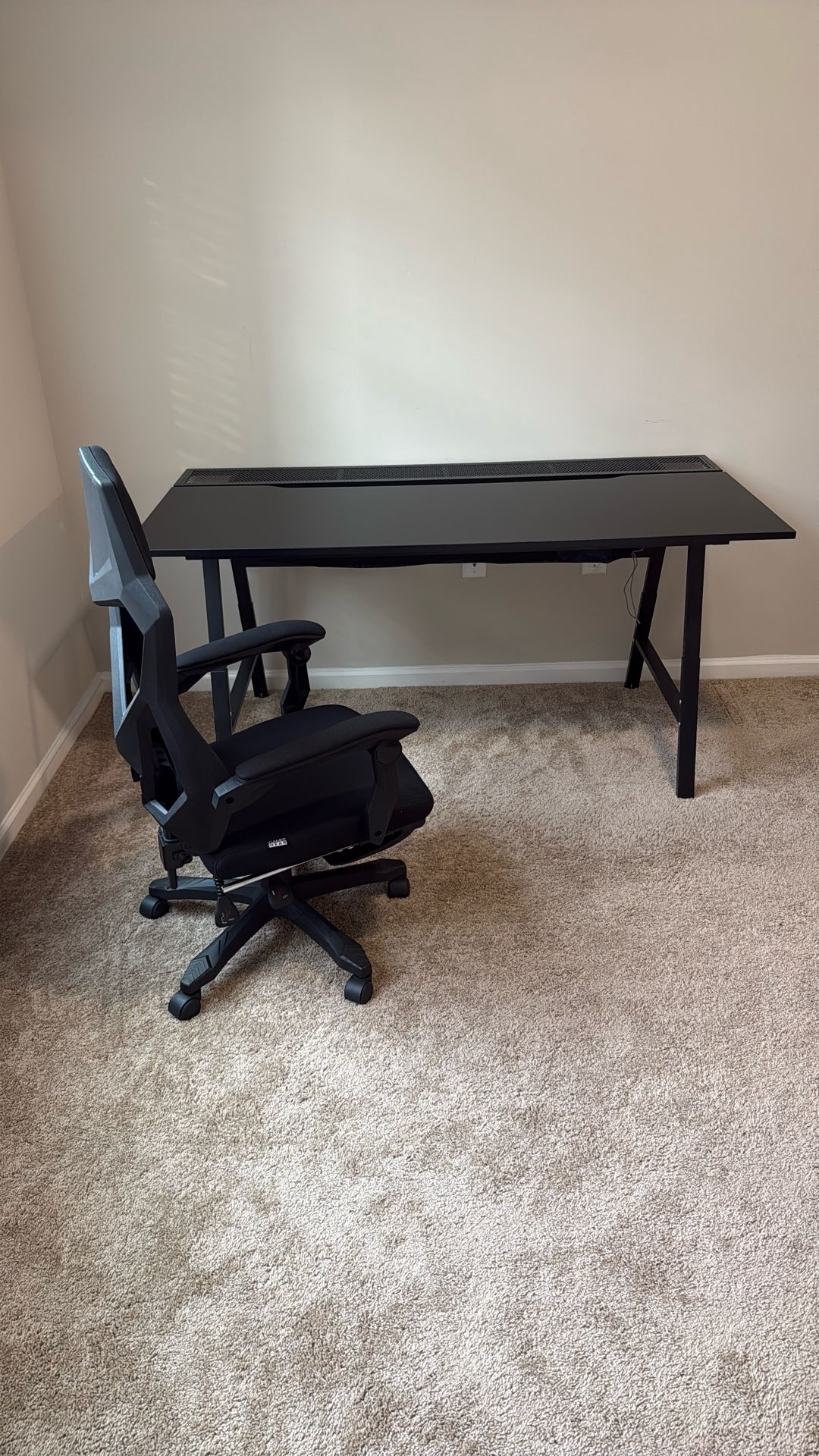 Computer Desk In Office Chair
