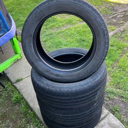 Used Set Of 4       215/55/17 Michelin 