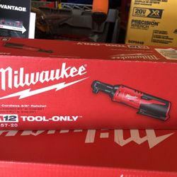 Milwaukee M-12 Cordless 3/8 Ratchet