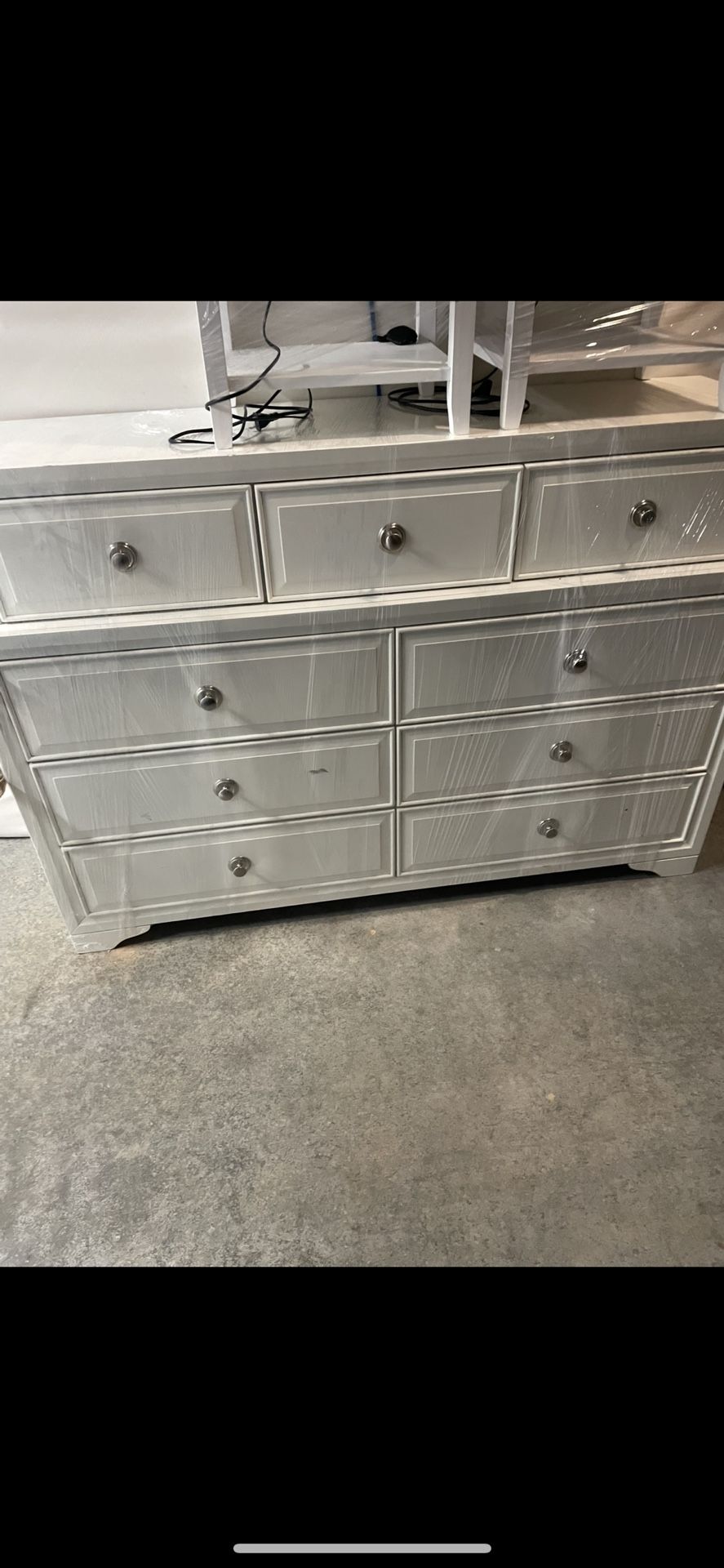 Dresser With Mirror