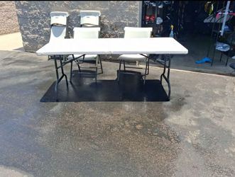 Table with 2 chairs
