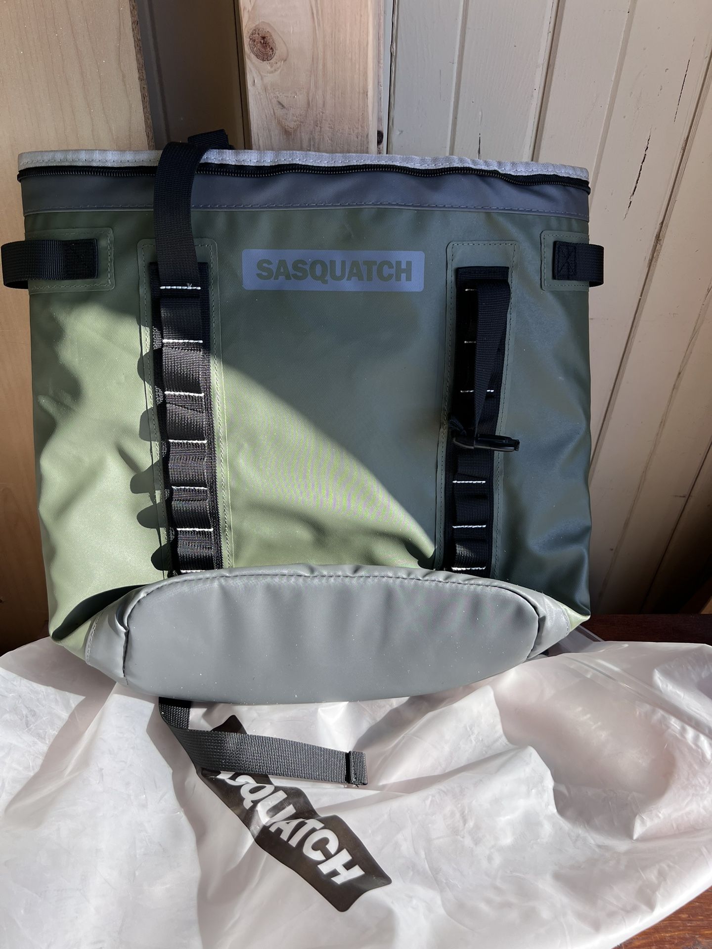 BRAND NEW Sasquatch Insulated Picnic Backpack