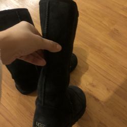 Y’all Black Uggs Size 7 1/2