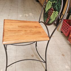 Kitchen Table And 4 Chairs
