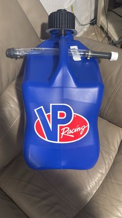 VP 5 gallon gas or water jug brand new never used 45$$$ with hose