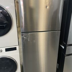 Lg 30” Wide Top Freezer Refrigerator In Stainless Steel 