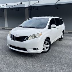 2012 Toyota Sienna LE