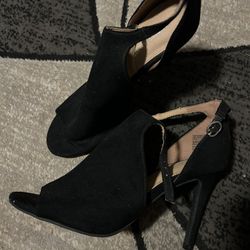 BLACK HEELS