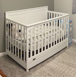 White Crib/toddler bed