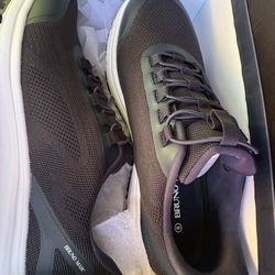 Men’s Dress Sneakers Size 10. BRAND NEW