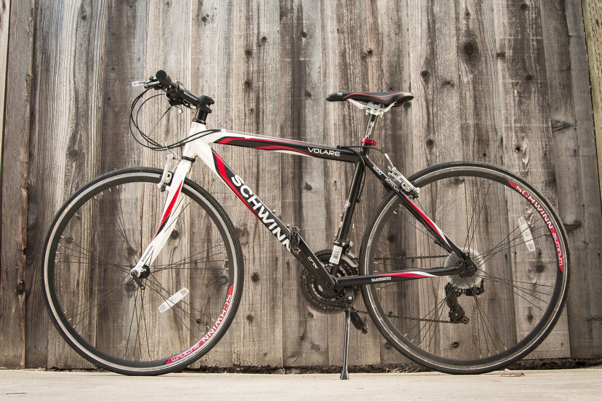 Schwinn Volare 1200 Hybrid Road Bike