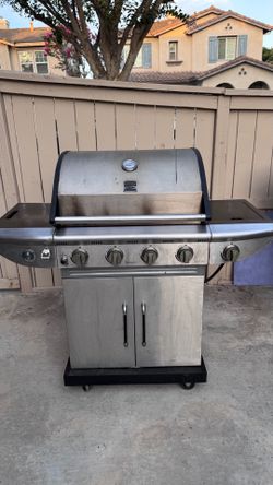 Kenmore 4 burner propane grill
