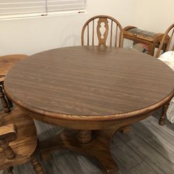 Beautiful Solid Oak Dining Room Set!