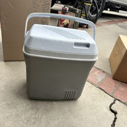 Rubbermaid Personal Cooler