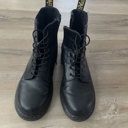 Dr .Martens Boots