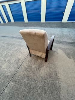 Beautiful armchair recliner $40