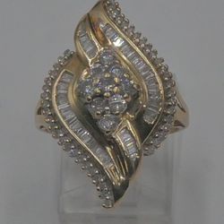 10kt yellow gold cluster ring size 5.5 ; 5.4 grams with 1.5 carat total weight 834941-1 