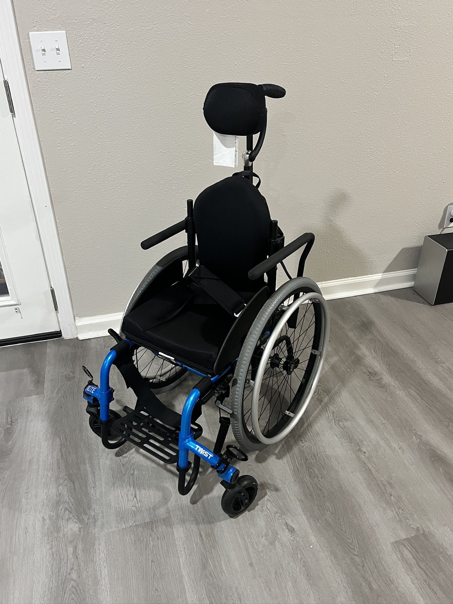 child's wheelchair / Silla De Ruedas Para Niño