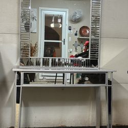 Gorgeous Vanity Table & Mirror! 